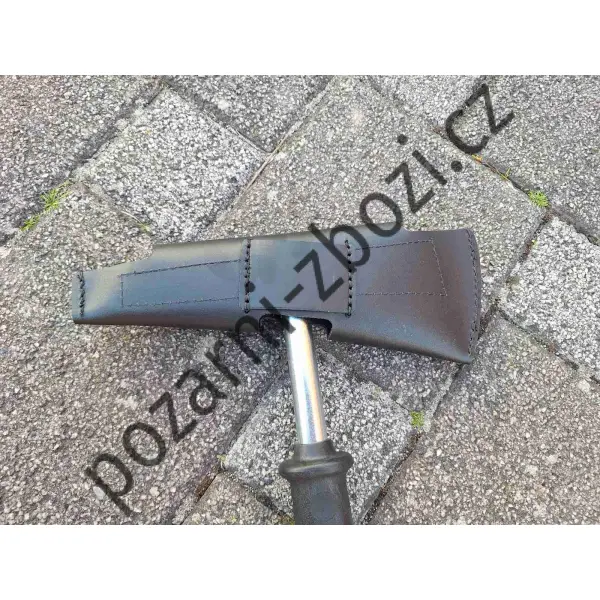 Závěsník na hasičskou sekerku